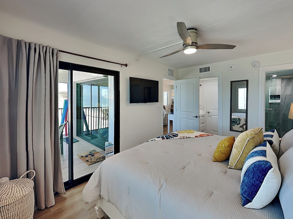 Seaside 4 by Distinctive Beach Rentals