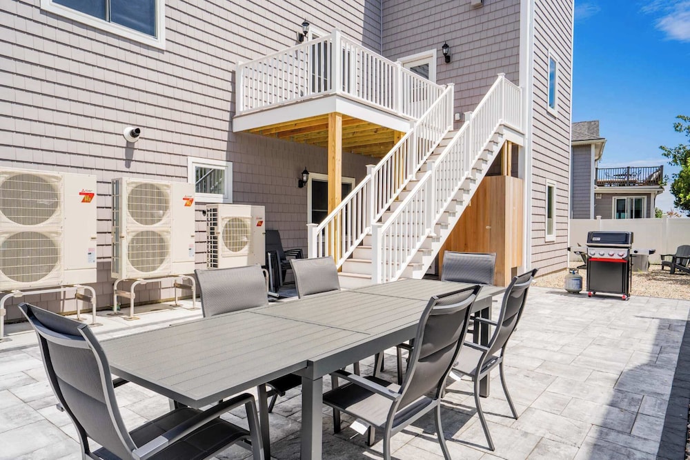 Oceanfront Home - Beach Access - Deck + Ping Pong