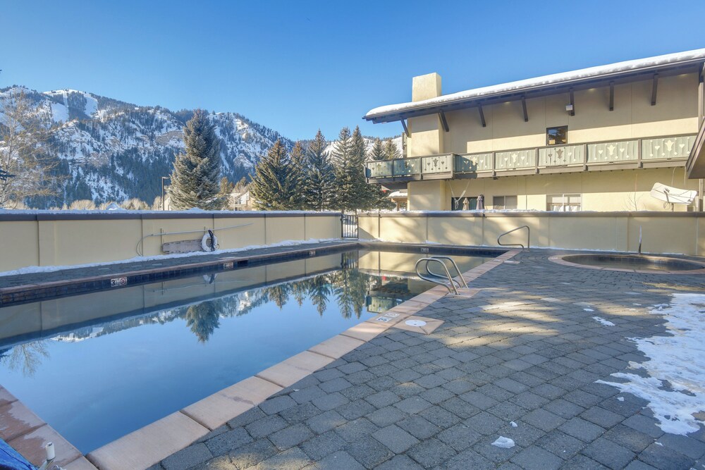 2 Mi to Sun Valley Resort: Walkable Condo!