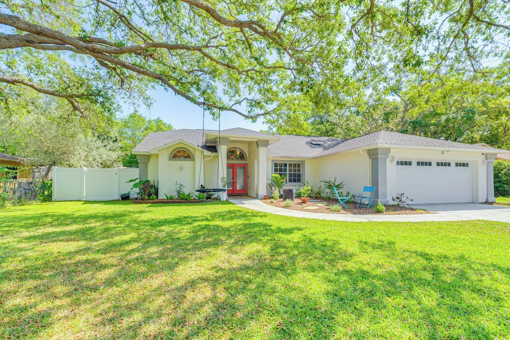 Private Pool & Lanai: Spring Hill Oasis