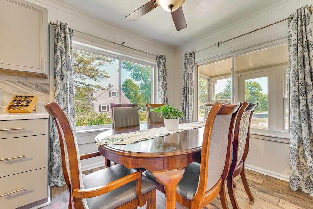 Private Pool & Yard: Pet-friendly Home in Toledo