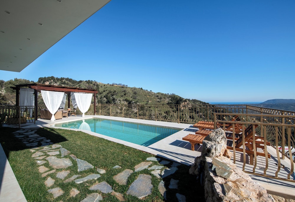 Geroulios Kastro Villas