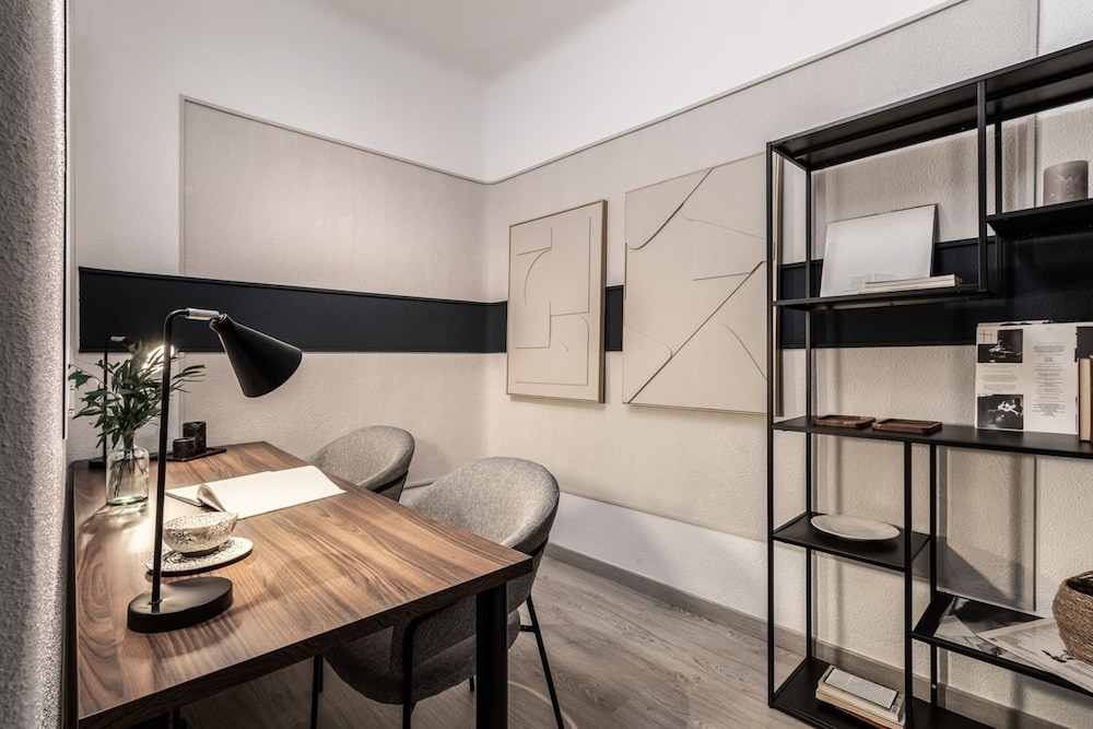 Zambrano - 4 Bedrooms and Office in Trafalgar