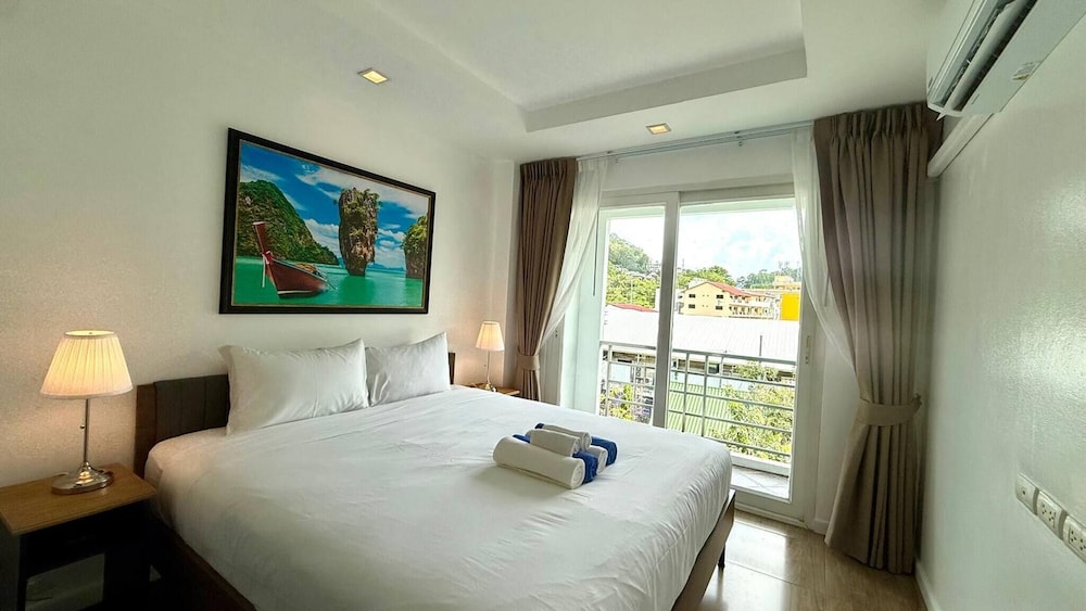 6-20 - 2 Bdr Condo With Balcony and Shared Pool