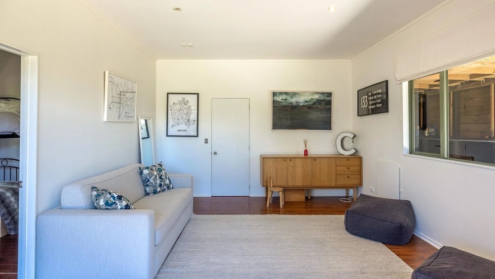 Onetangi Seaview Residence