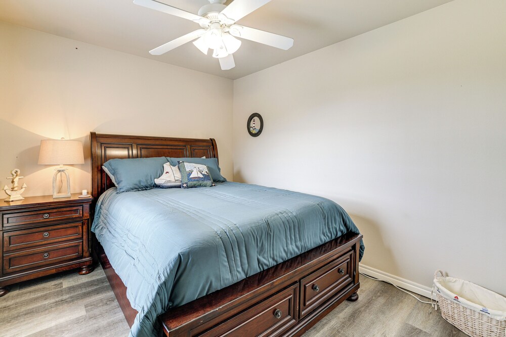 Bring Your Boat! Lakefront Home w/ Dock in Grove