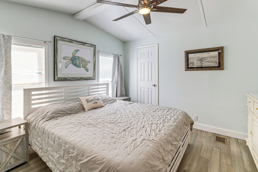 5 Mi to Manatees! Waterfront Crystal River Home