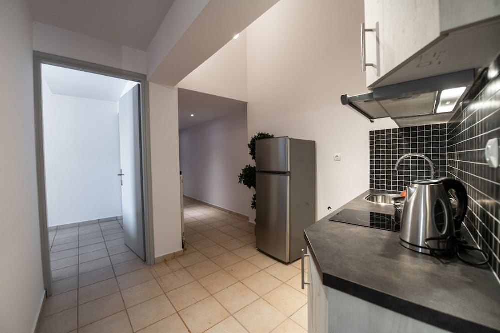 Drakatos Apartment 1B Z