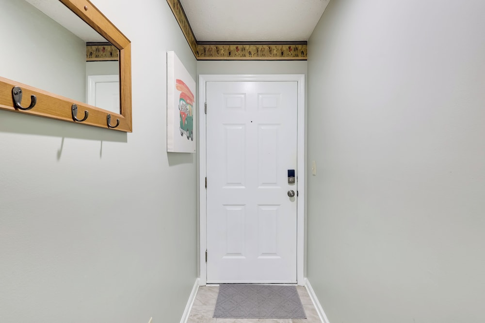 5 Mi to Cherry Grove Beach: Dog-friendly Condo!