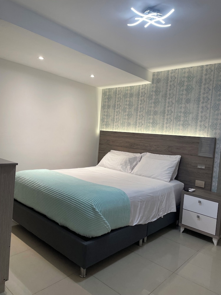 Luxury Liv Limonar