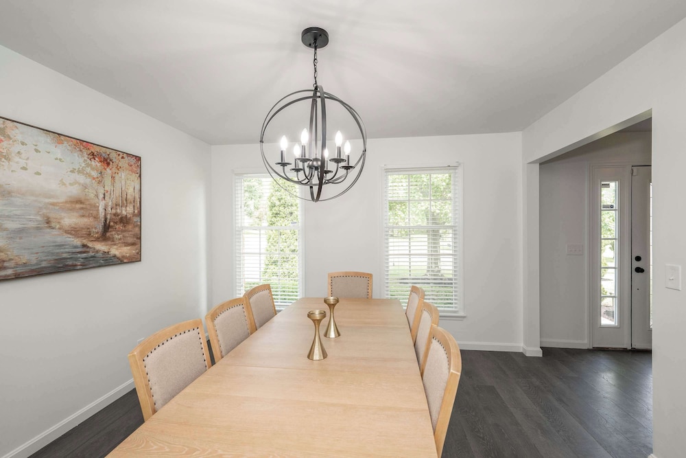 Lark Meadow Retreat Sleeps 10!