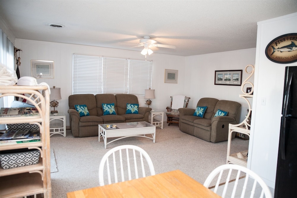 Native Sun 2 Bedroom Cottage by RedAwning