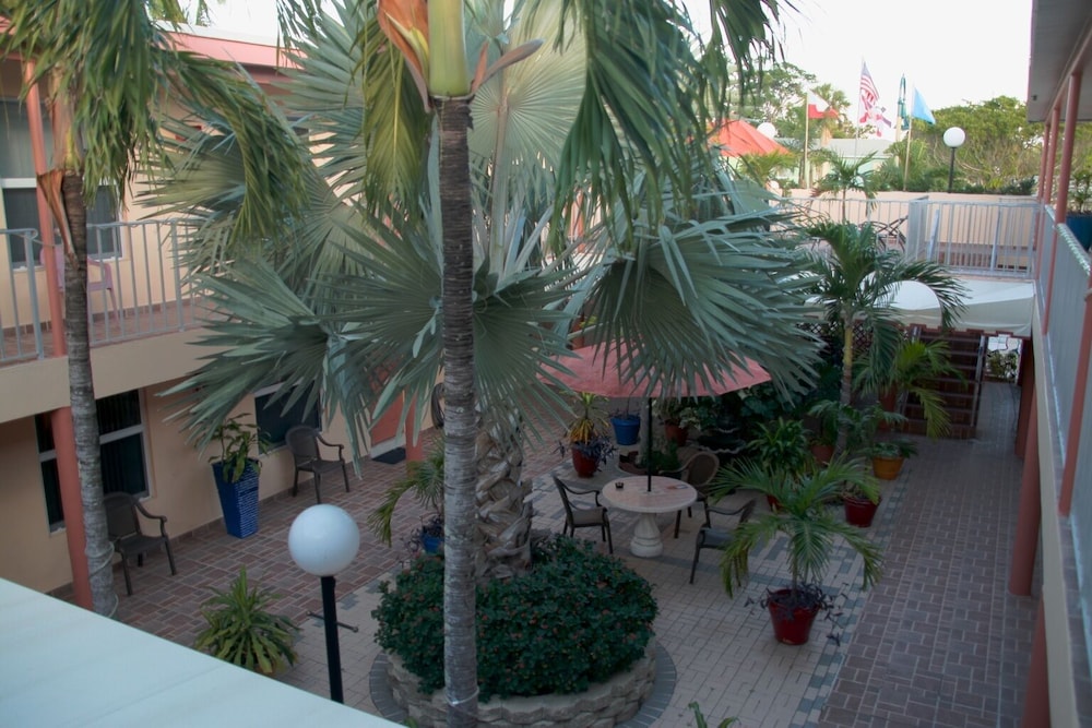 Lago Mar Motel and Apartments