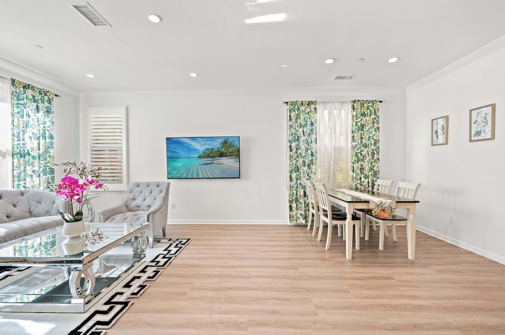 Stylish 3BR Irvine Oasis Family Friendly w Garage