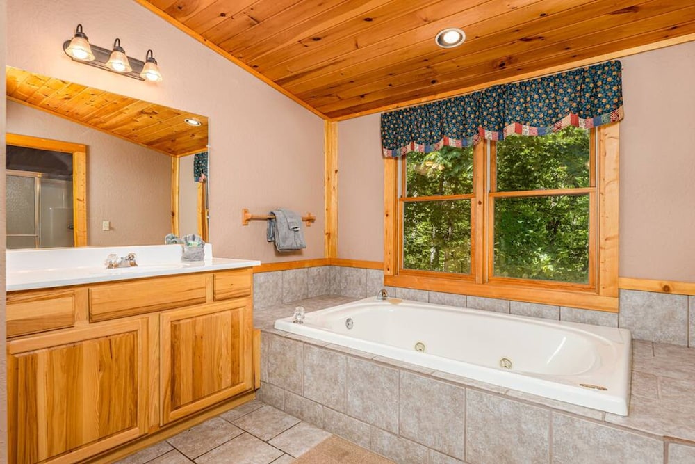 Secluded 3BR Cabin w Hot Tub Dog Friendly Sleeps12