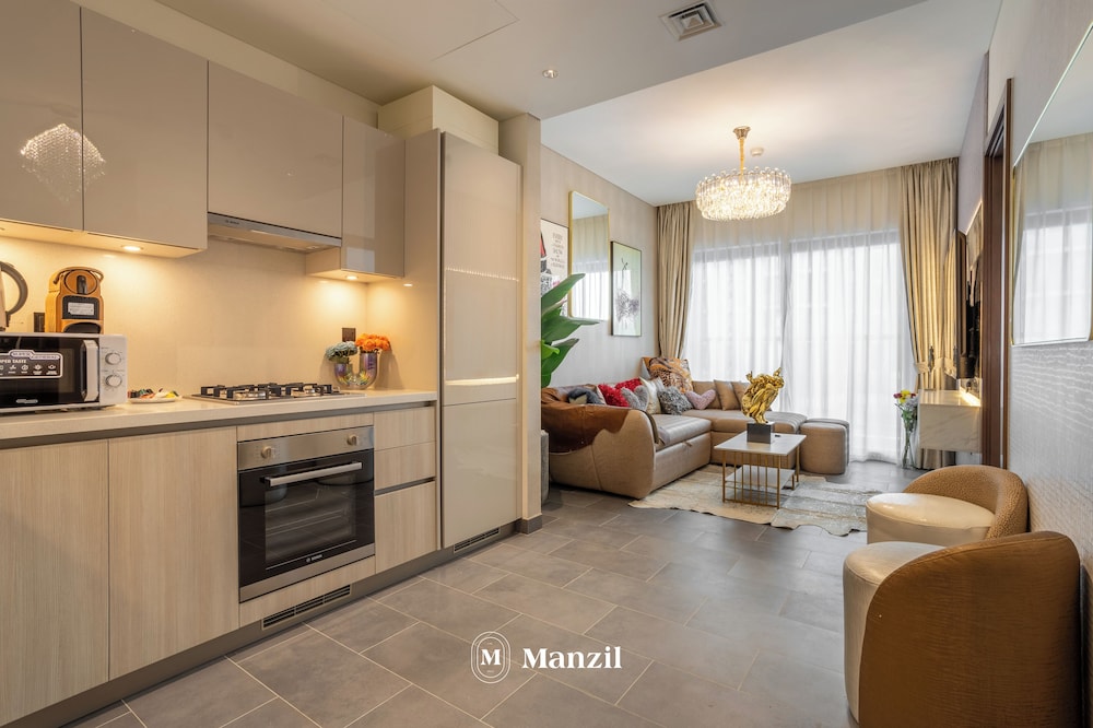 Manzil - Stylish 1BR with Pool and Gym