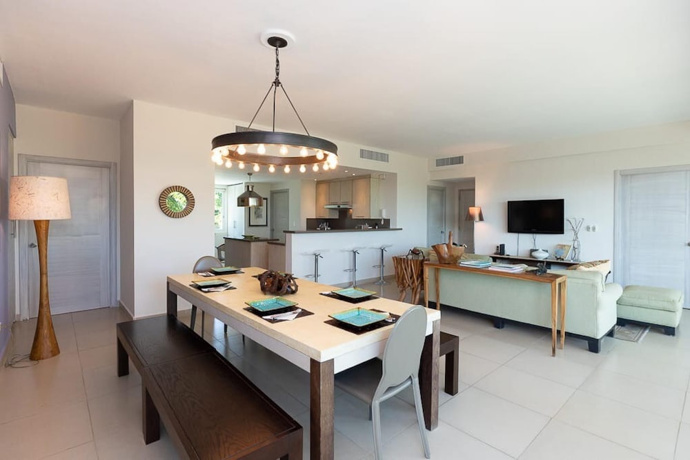 The Beach-front Condo by Acomodo Long Stay Only