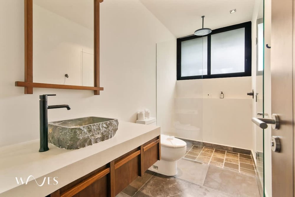 2BR w Private Pool - Steps Away From the Beach