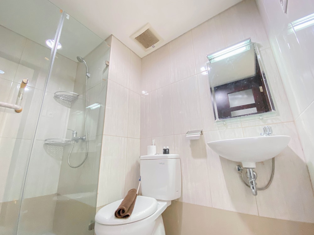 Simply Studio Apartment Tamansari La Grande