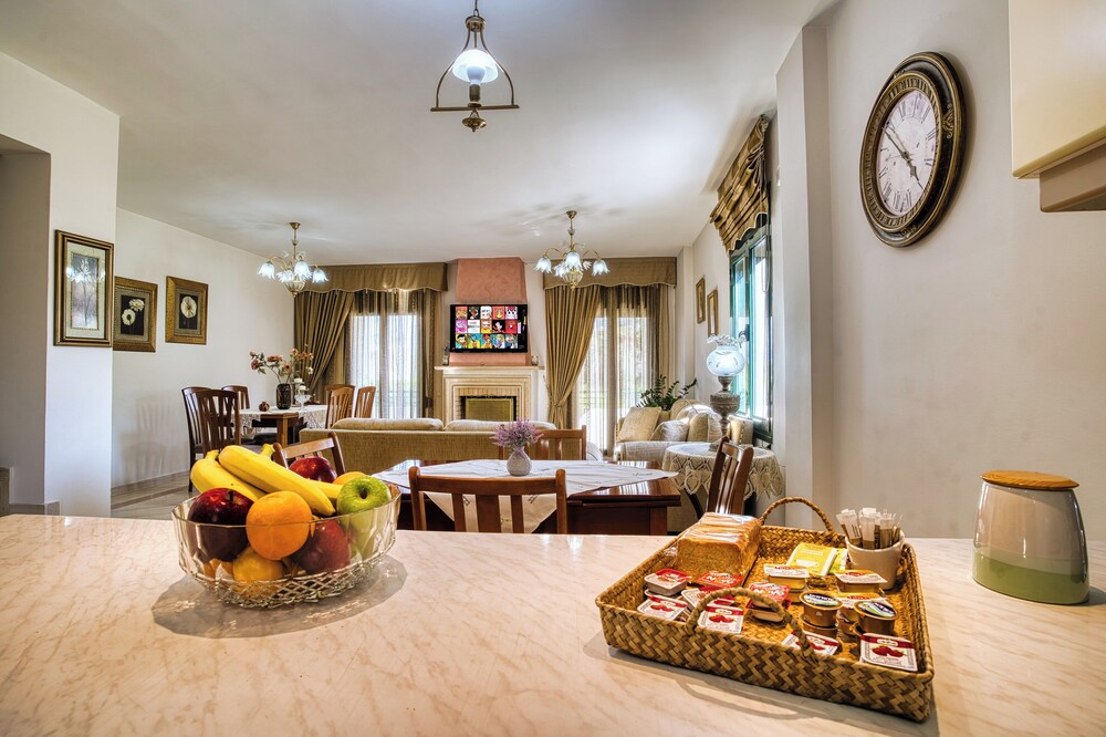 Marilizas Spacious Maisonette