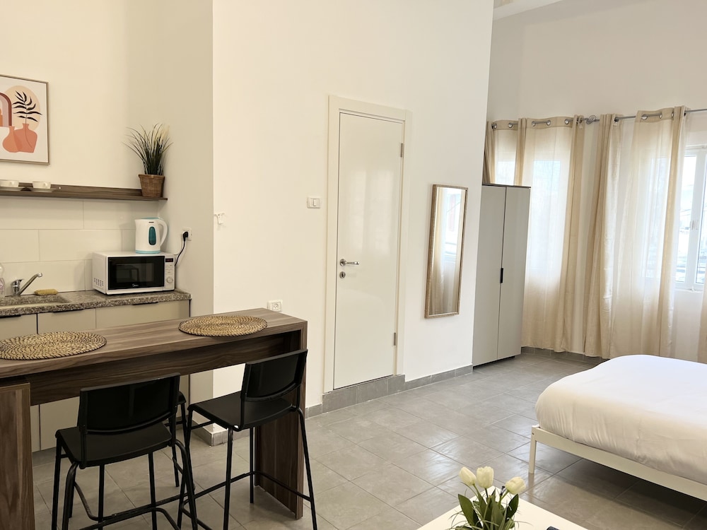 Ha-Carmel Market Apartment