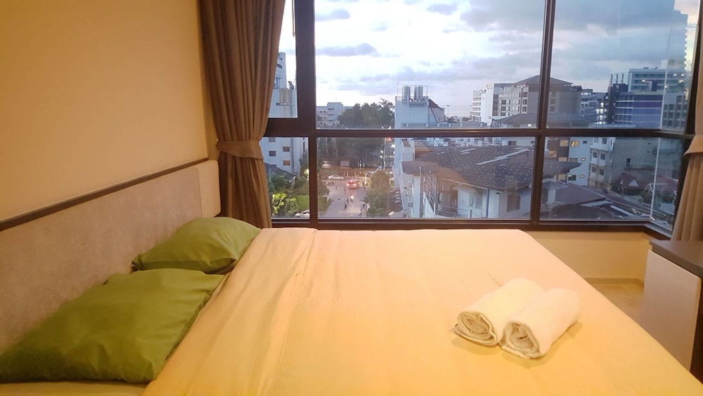 A Luxury 2 Bedrooms The Base Downtown