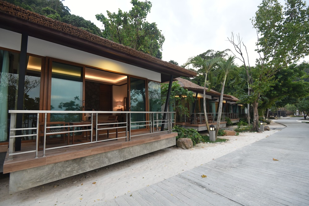Victoria Cliff Nyaung Oo Phee Island view 5