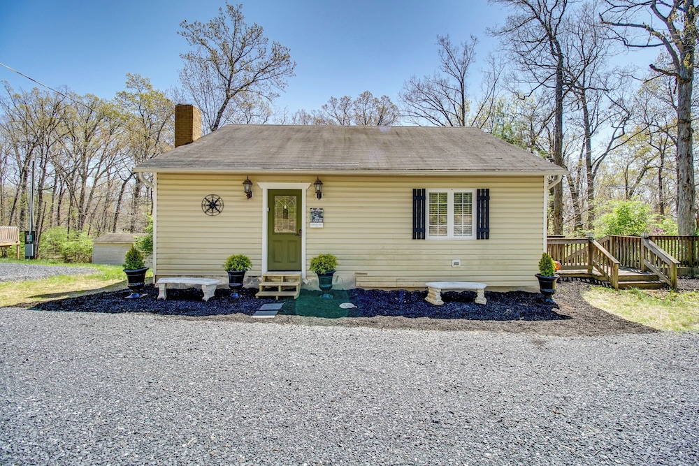 Homey Luray Cabin w/ Fire Pit & Deck! view 3