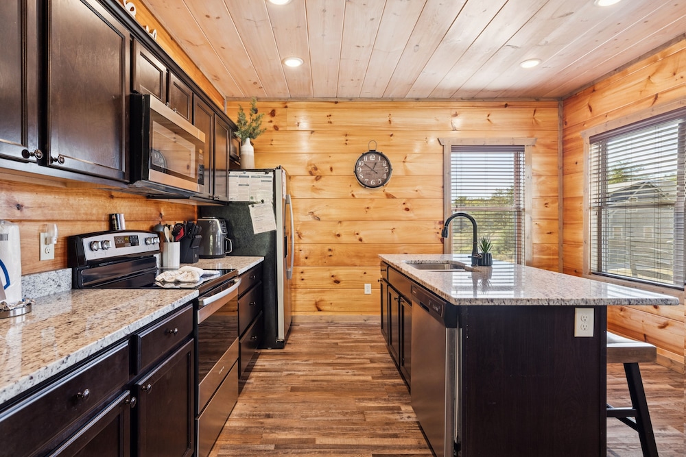 Smoky Blue Haven 3 Bedroom Cabin