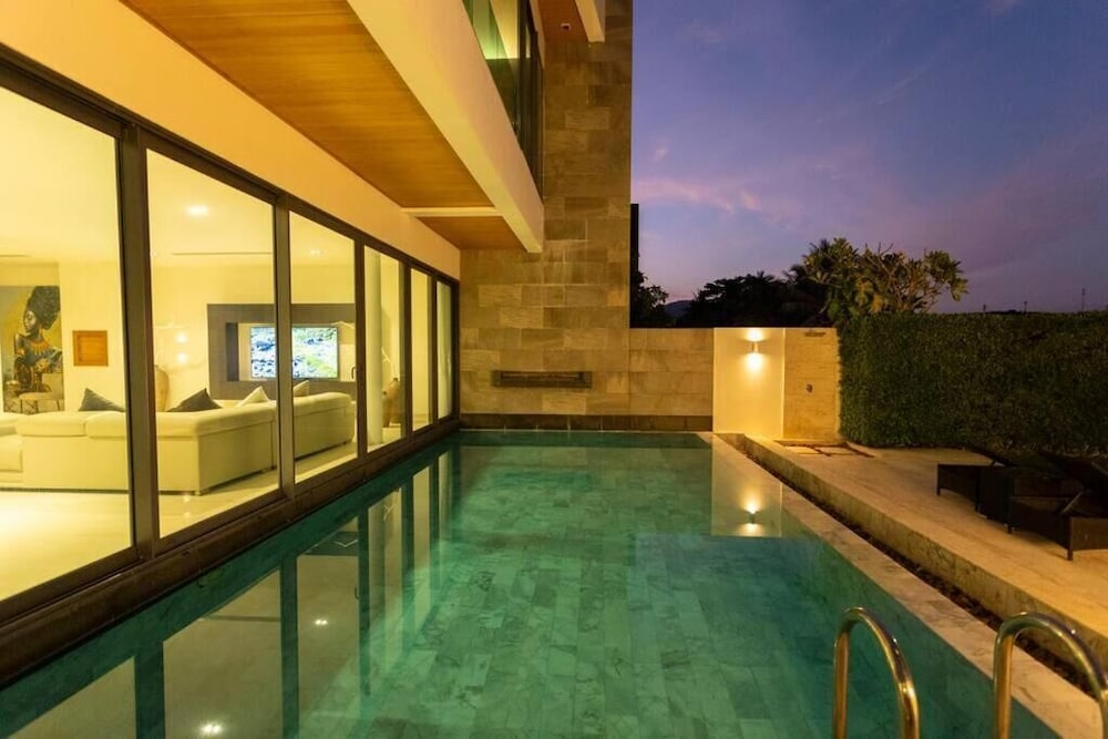 Beachfront Villa 3BR Infinity Pool V38
