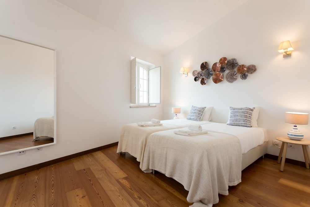 Alfama Modern Two-Bedroom Apartment w/ River View and Parking - by LU Holidays