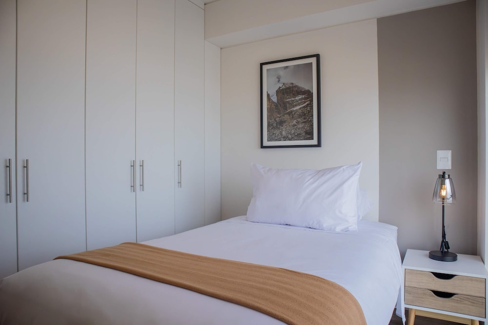 w Beautiful 3BR w Balcony in San Isidro
