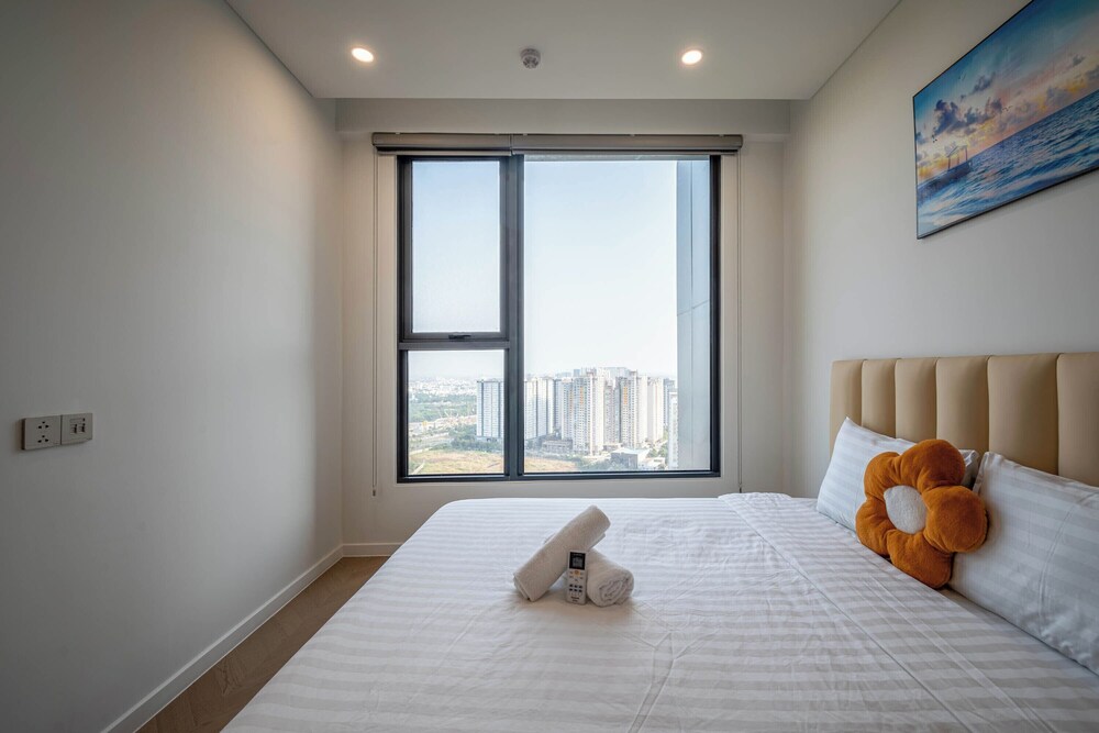 The Lumiere Luxury Citypoint ANGIA