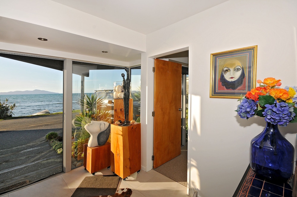 Kapiti Waves Beach Retreat