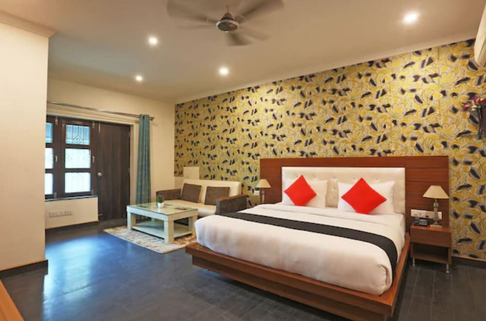 OYO 13773 The Shoba Estate