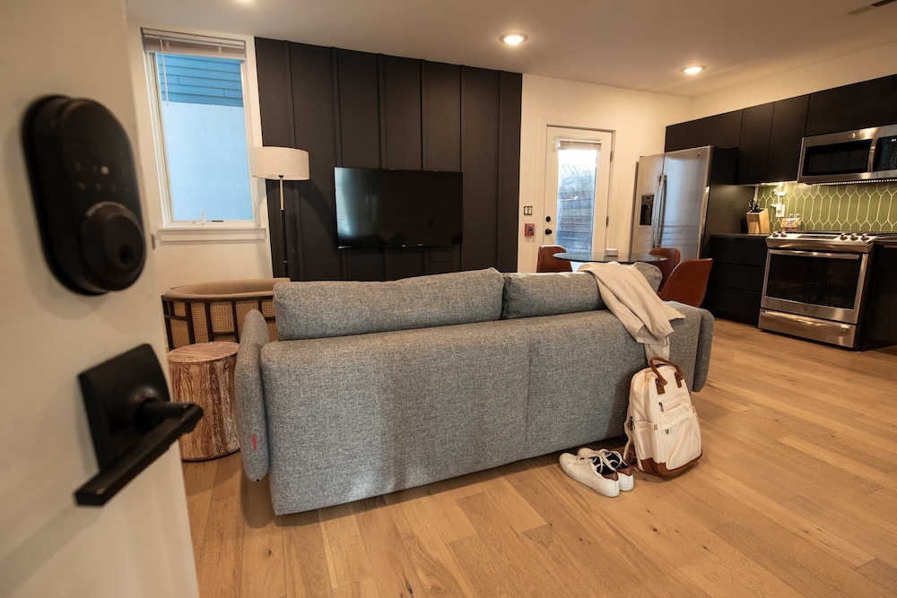 Sosuite 1BR Apt w Patio W D Sofabed