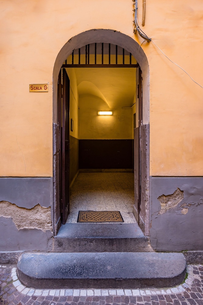 Carlo III Apartment by Wonderful Italy