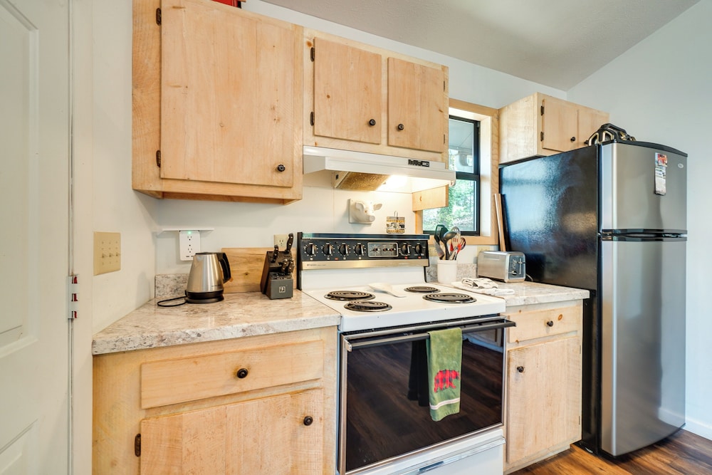 Hiwassee Lake Access: Pet-friendly Cabin w/ Views!