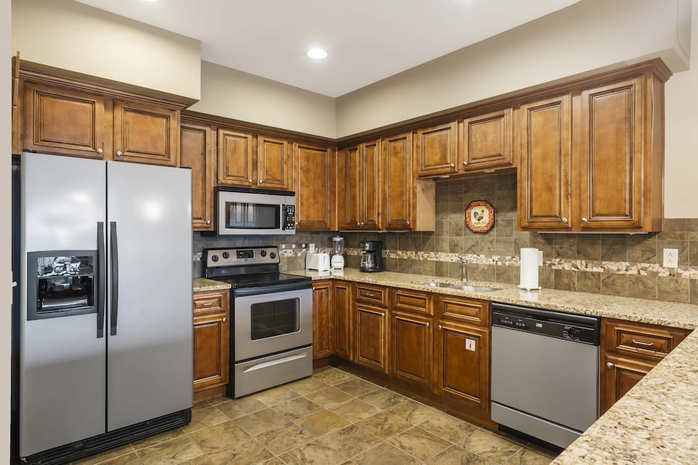 Branson Hills Getaway Sleeps 6