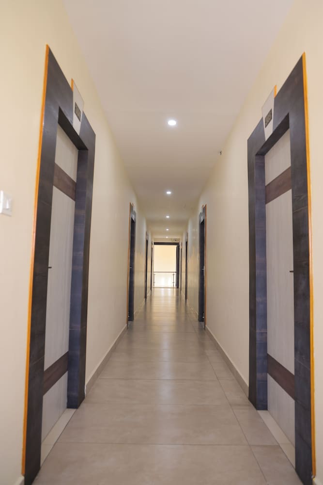 Shrees Hotel