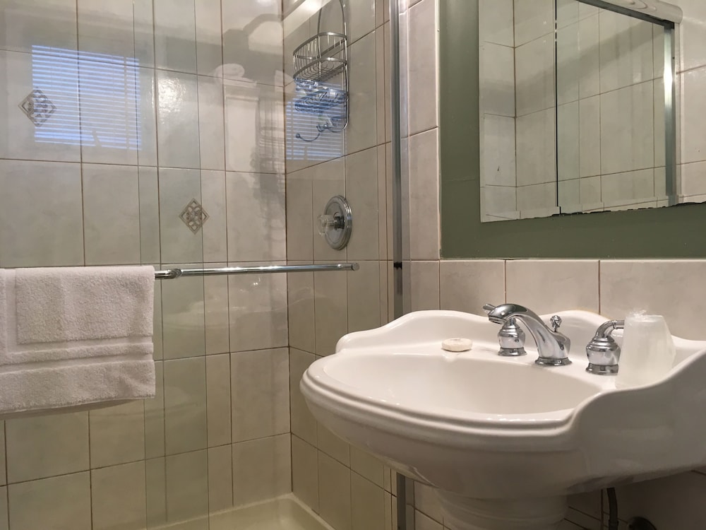 Westhampton Seabreeze Motel