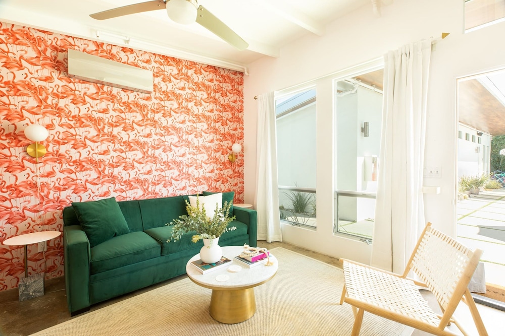 5 Private Rooms Sleeps 14 Wesley Studio Buyout