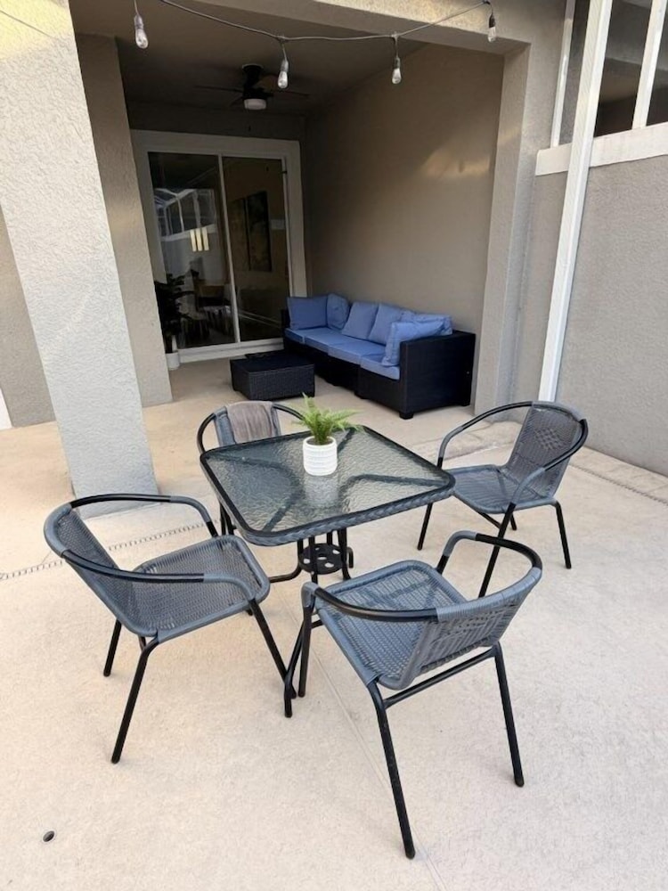 Stunning 4 Bed Townhome With Splash Pool-1160ks 4 Bedroom Townhouse
