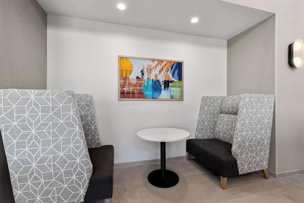 Hampton Inn & Suites Corona, Ca