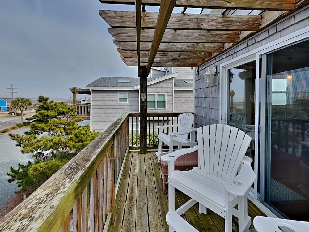 Pelican Nest by Topsail Realty