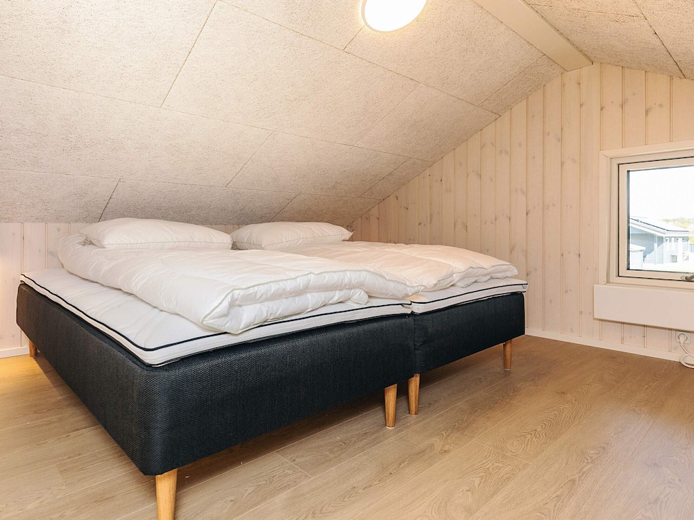 5 Star Holiday Home in Humble