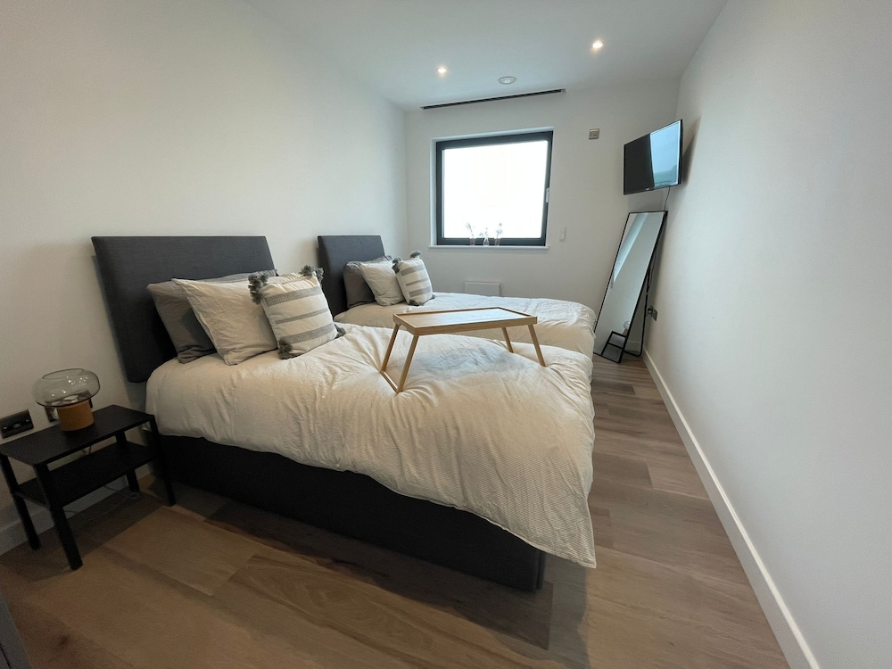 Beautiful Apartment on Ramsgate Sea-front view 4