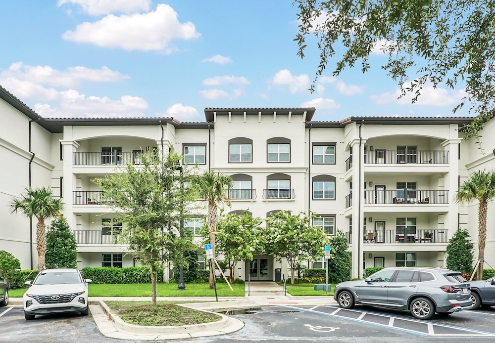 Stylish and New! 3br, Steps fr. Universal Drive