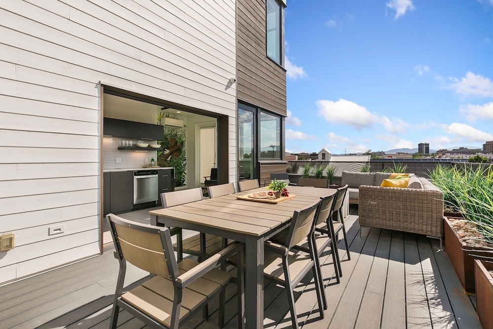 The Overlook - Luxe Old Town Condo w/ King Suite