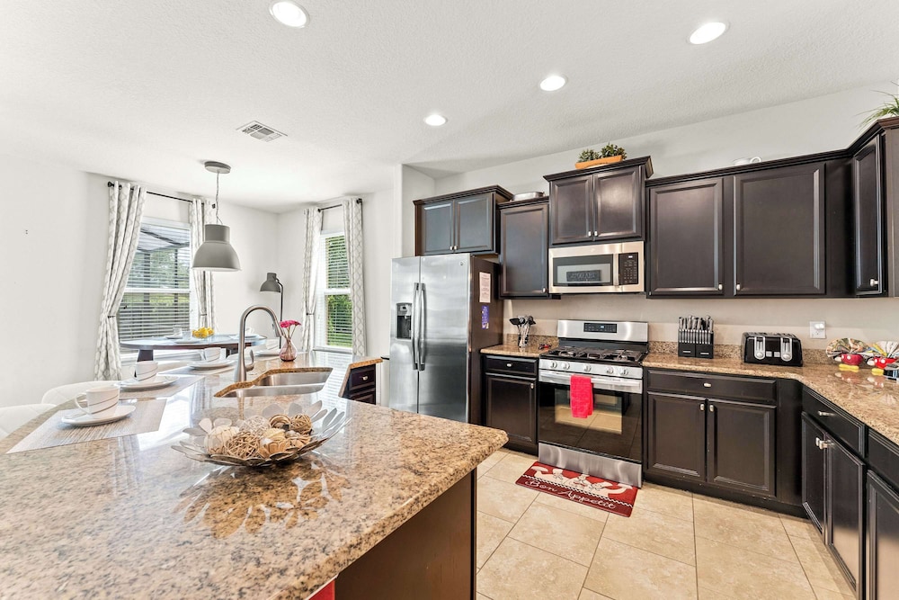 Solterra Bliss - Resort Stay for 13 w/ Pool, Hot Tub & Game Room